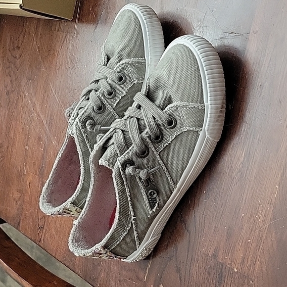 𝅺BLOWFISH Malibu kids size 4 - Picture 1 of 6
